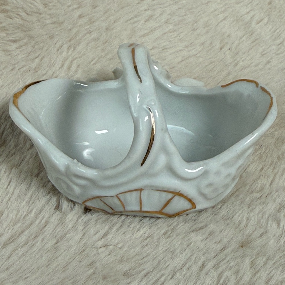 Occupied Japan Ceramic Vintage Miniature Basket Trinket Dish Made in White/Gold